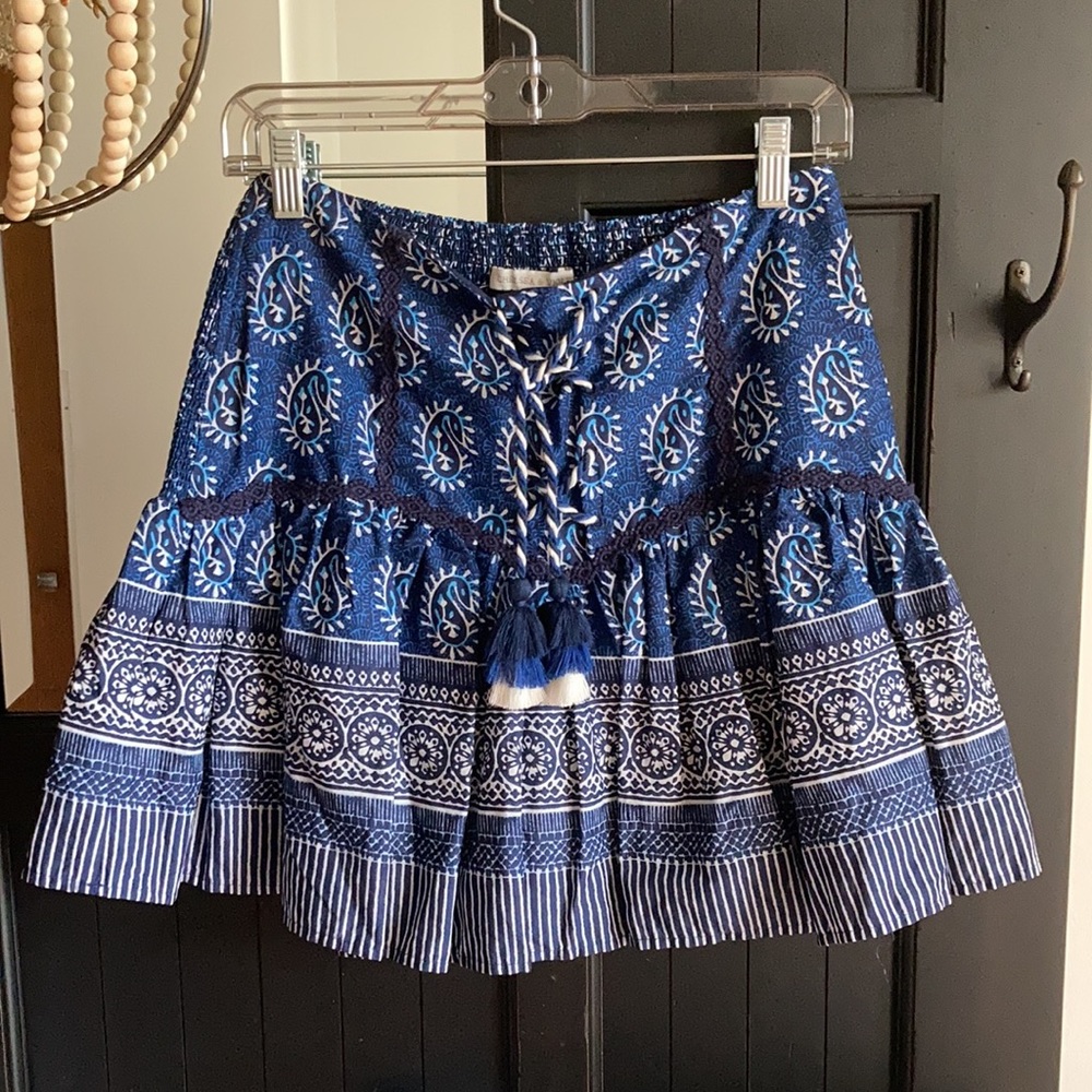 New condition pull on skirt.